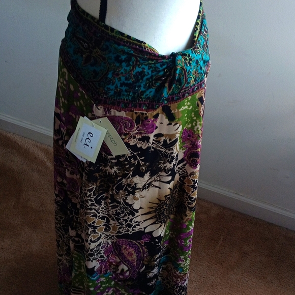 Eci Women's Skirt - Picture 4 of 5